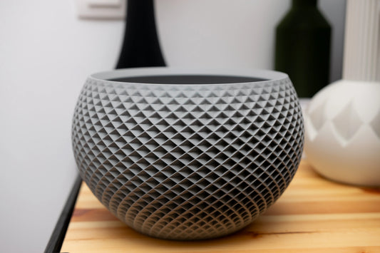 Sfera – sochársky kvetináč s geometrickým reliéfom