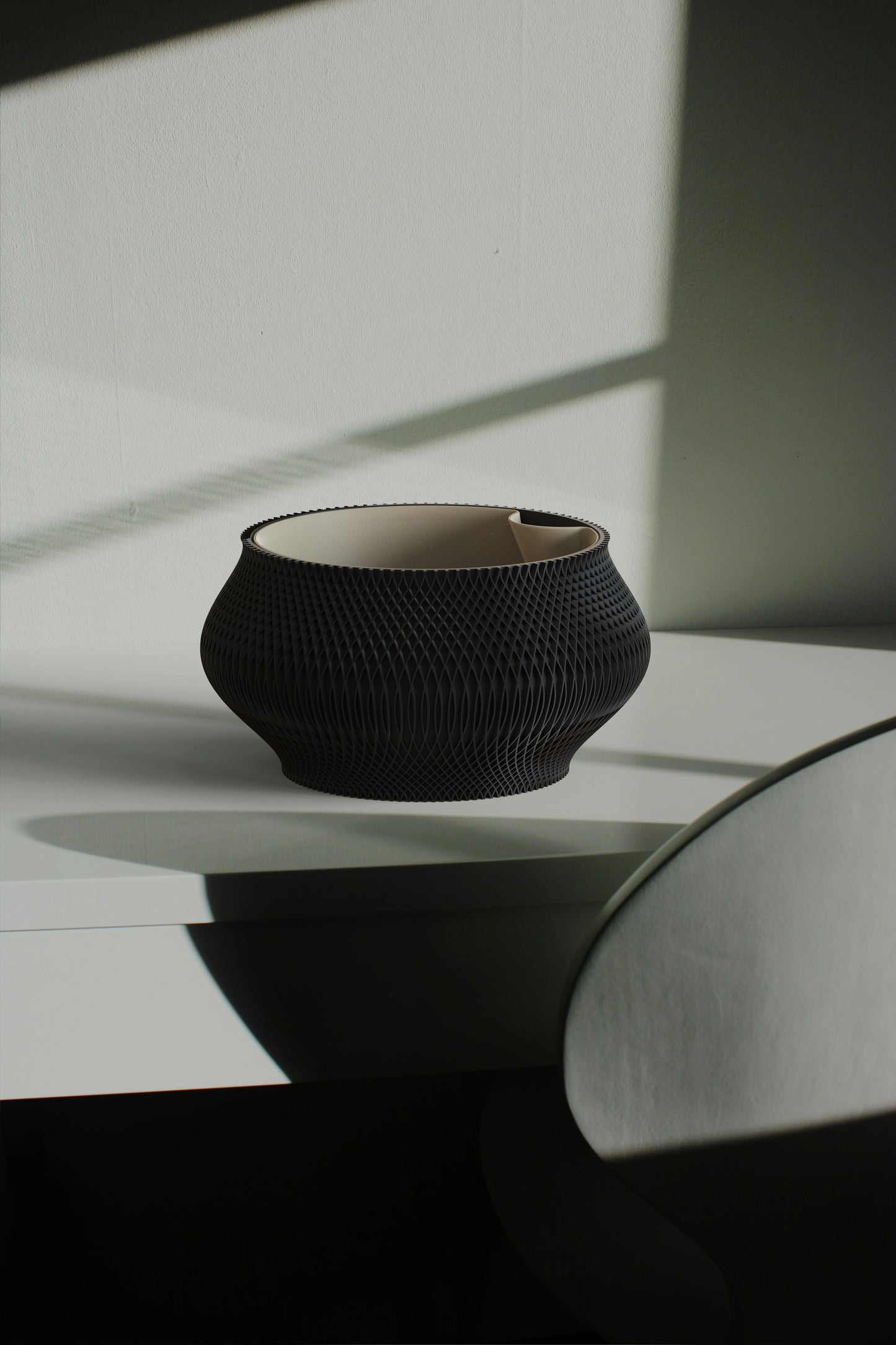 Woven Curve – kvetináč s pleteným reliéfom
