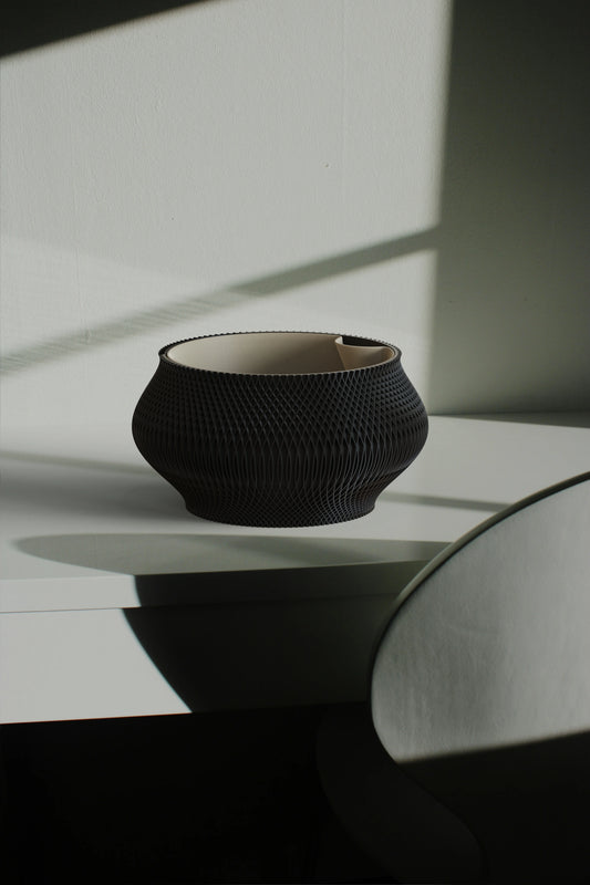 Woven Curve – kvetináč s pleteným reliéfom