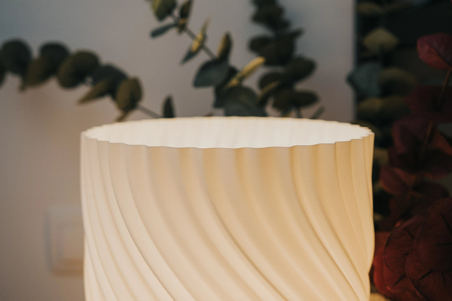 STONED Lamp – vlnitá Japandi stolová lampa