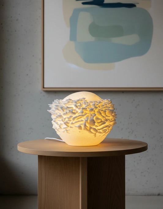 Reef Mini koralová lampa na svetlom pozadí, pohľad spredu