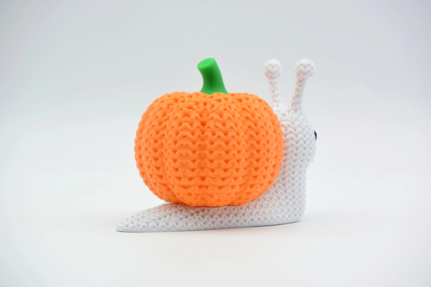 Pletený halloweensky slimák s tekvicou