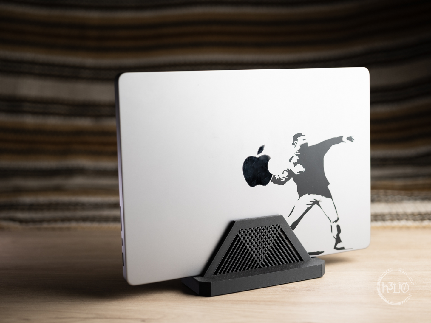 vert · laptop stand