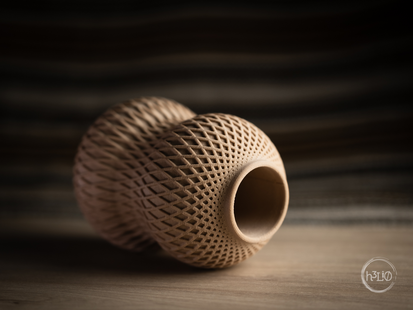 facet · vase
