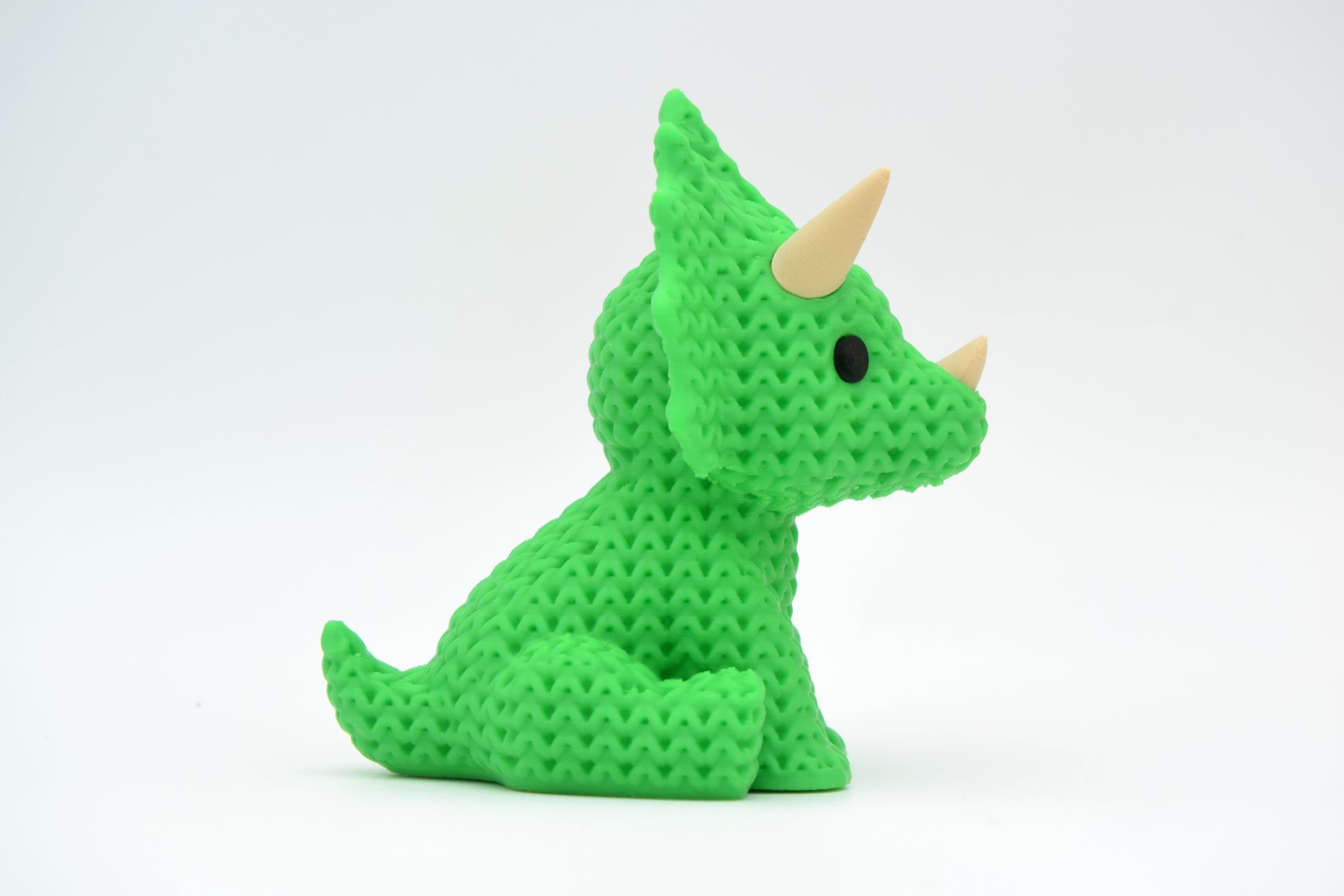 Pletený dinosaurus triceratops