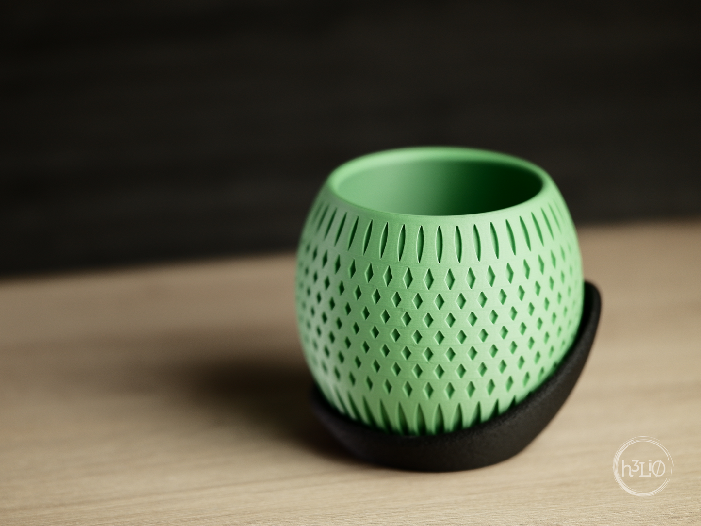 orbit · planter with wrap around plate