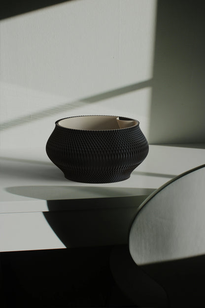 Woven Curve – kvetináč s pleteným reliéfom