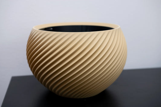 Sfera – sochársky kvetináč s geometrickým reliéfom