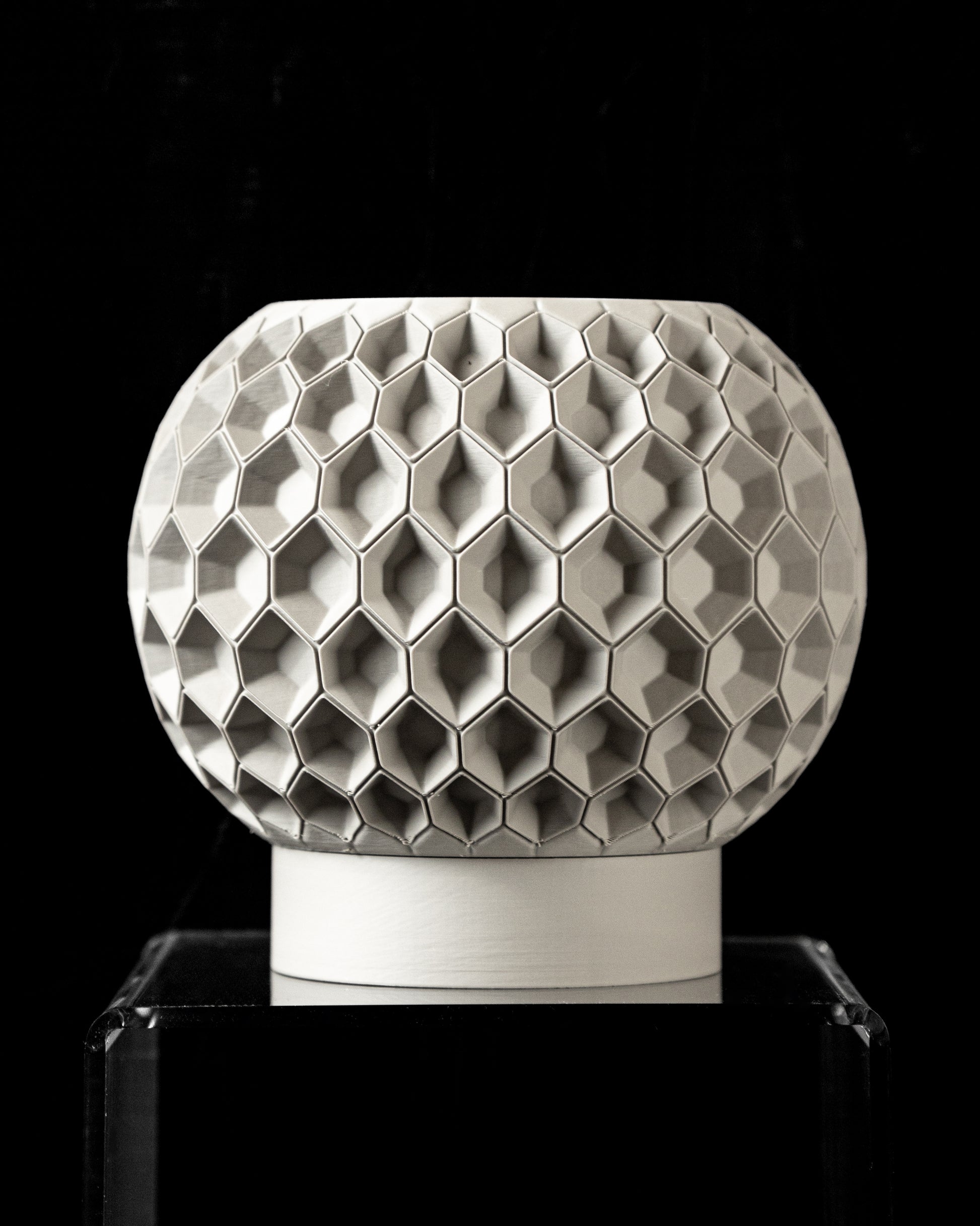 Kvetináč Hexa 02