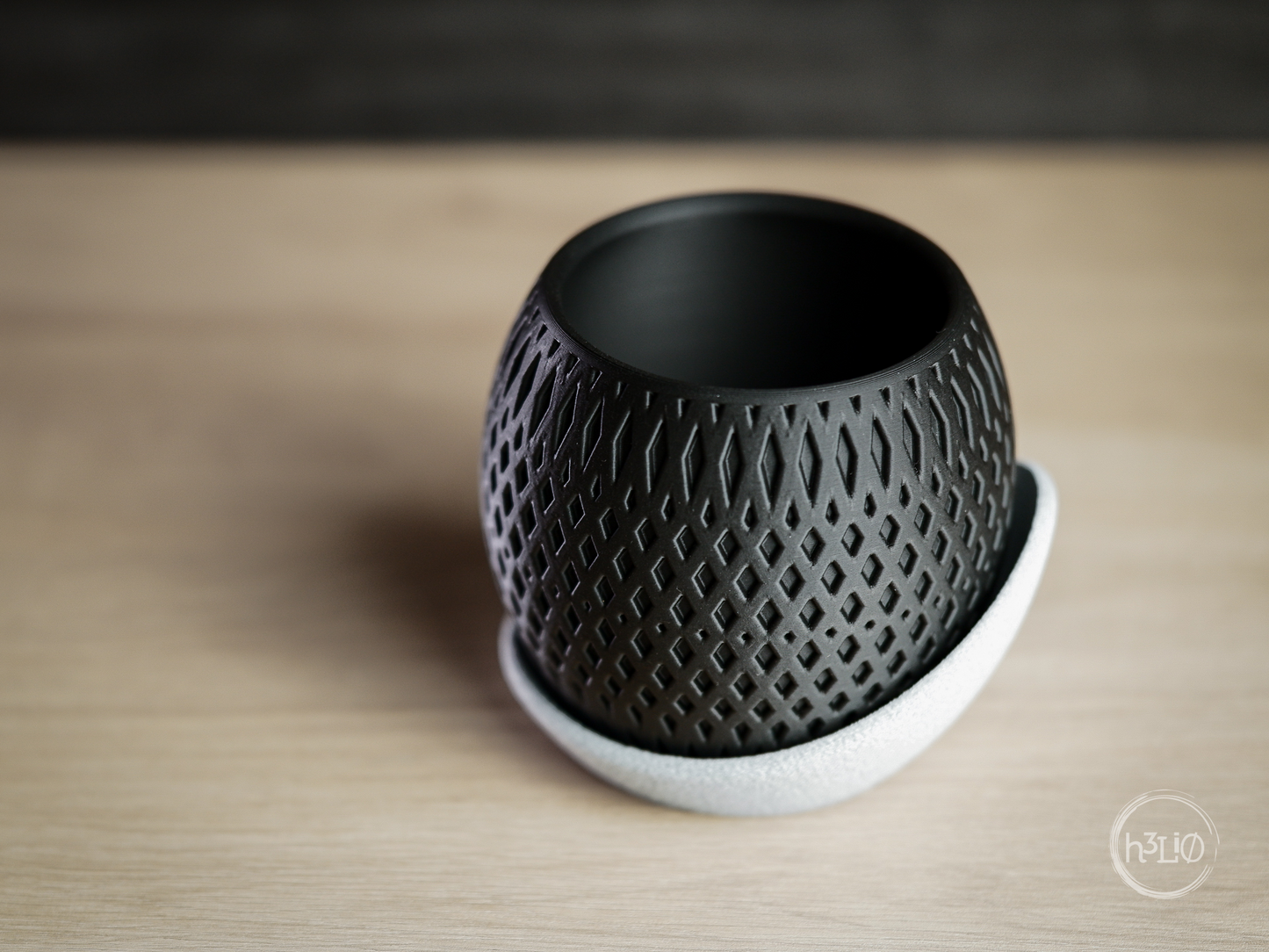 vertex · planter with wrap around plate