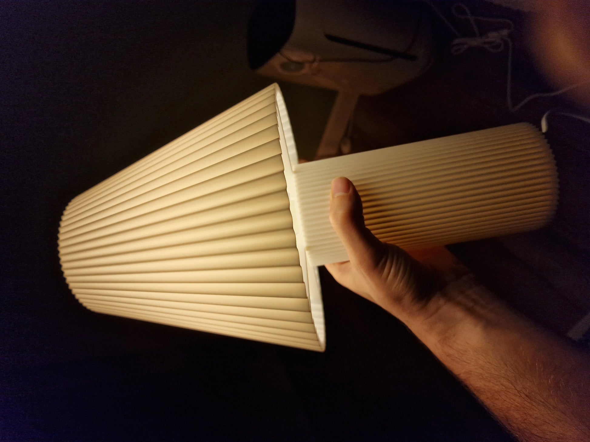 Pleated Light – plisovaná stolová lampa pre IKEA STRALA