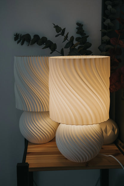 STONED Lamp – vlnitá Japandi stolová lampa