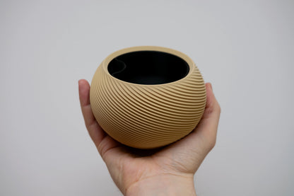 SFERA #2 – organický kvetináč s geometrickým reliéfom