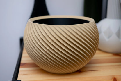 Sfera – sochársky kvetináč s geometrickým reliéfom