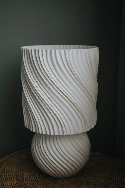 STONED Lamp – vlnitá Japandi stolová lampa