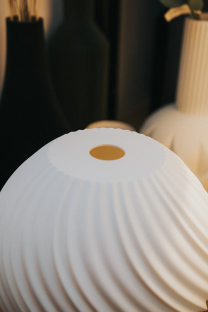 STONED Lamp – vlnitá Japandi stolová lampa