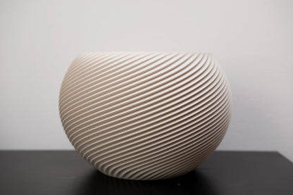 SFERA #2 – organický kvetináč s geometrickým reliéfom