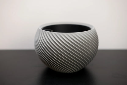 Sfera – sochársky kvetináč s geometrickým reliéfom