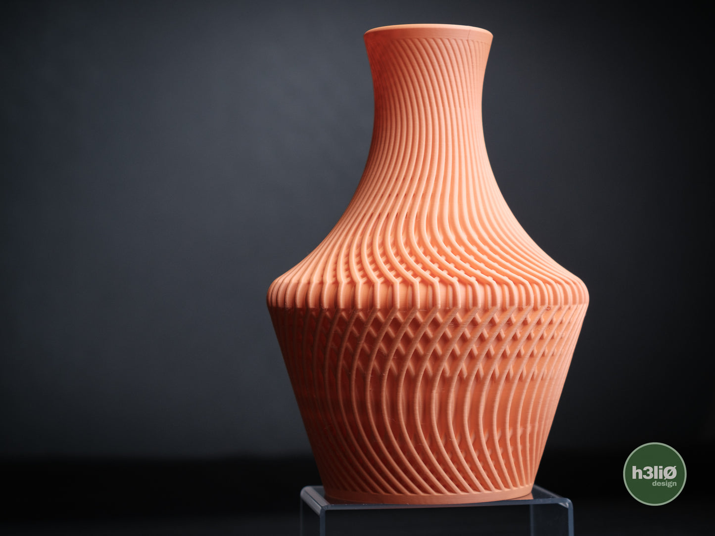 lucid · vase