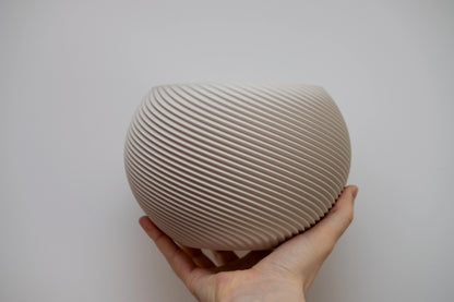 SFERA #2 – organický kvetináč s geometrickým reliéfom