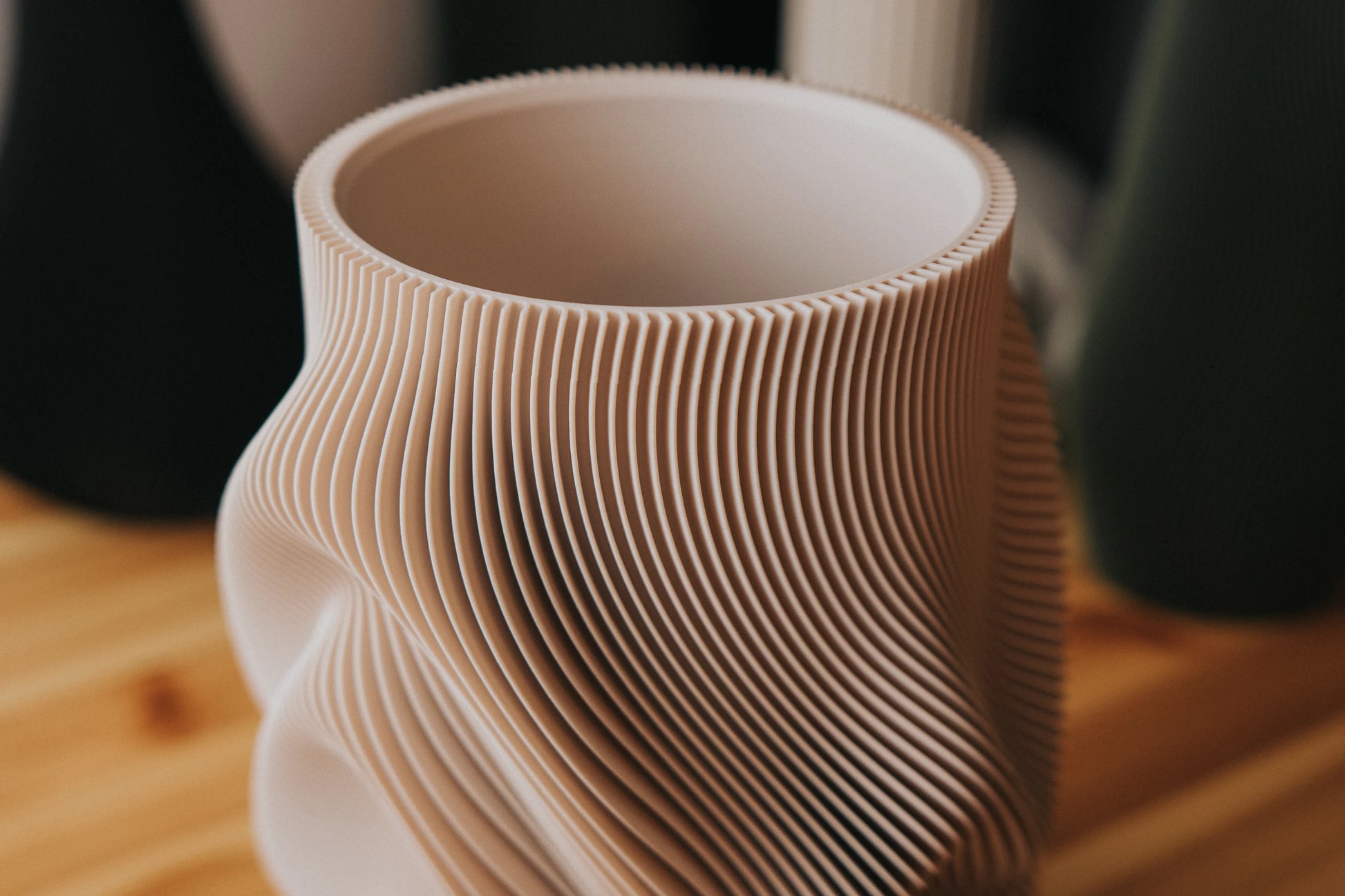 Fjord Wave – vlnitá Japandi váza