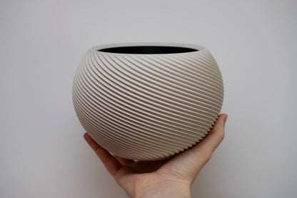 SFERA #2 – organický kvetináč s geometrickým reliéfom