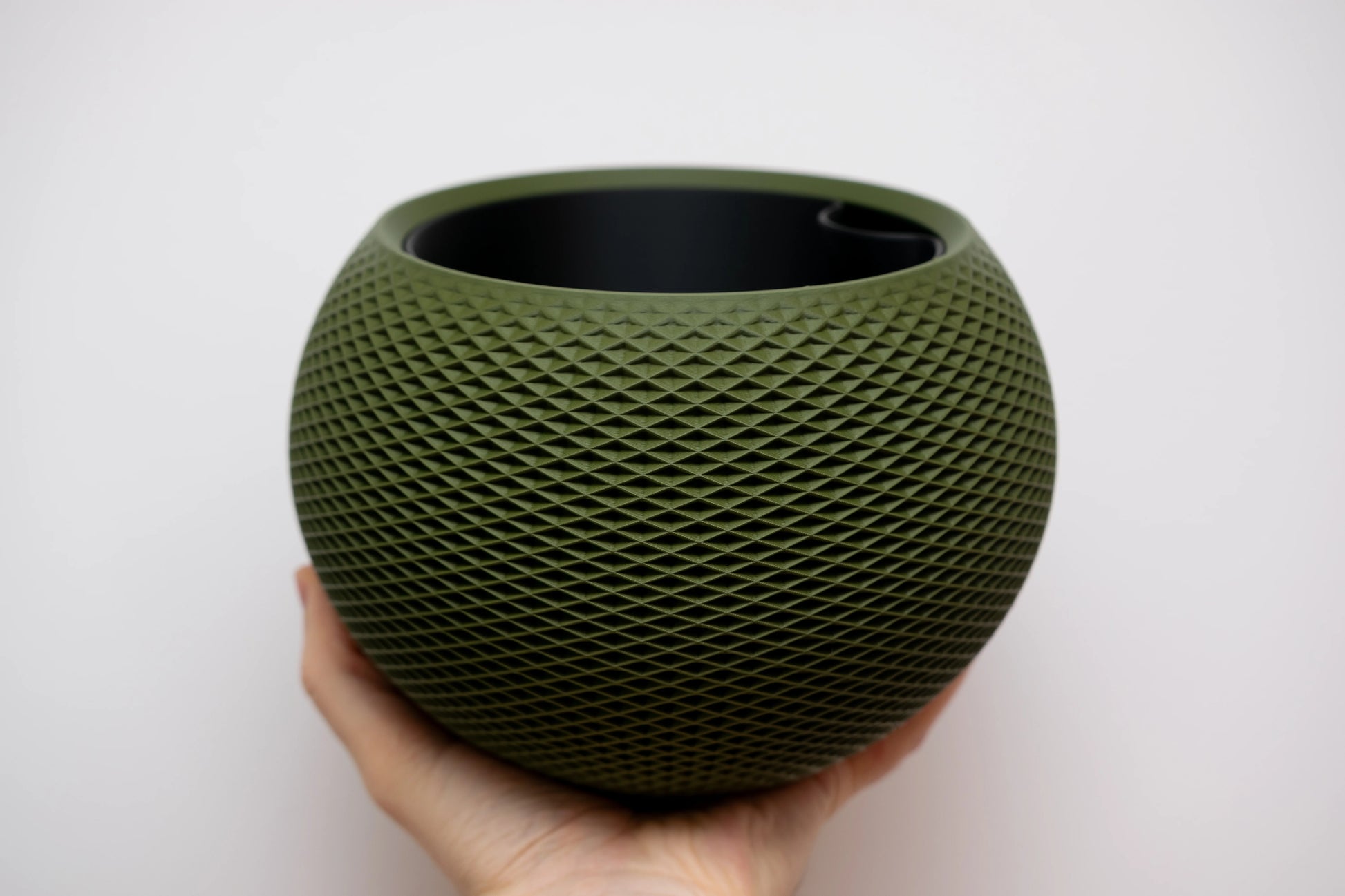 SFERA #2 – organický kvetináč s geometrickým reliéfom