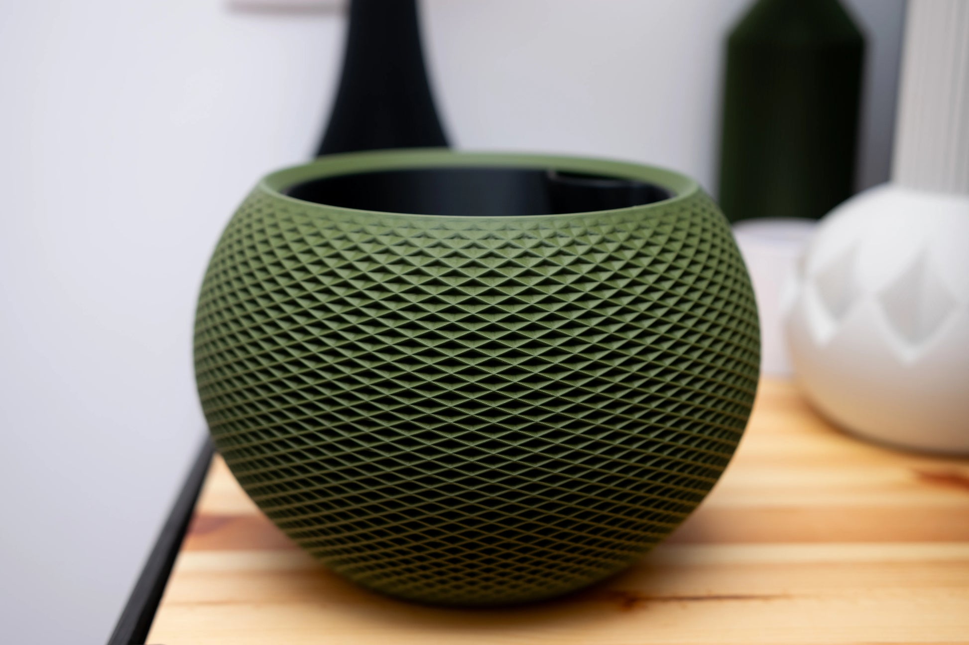 SFERA #2 – organický kvetináč s geometrickým reliéfom