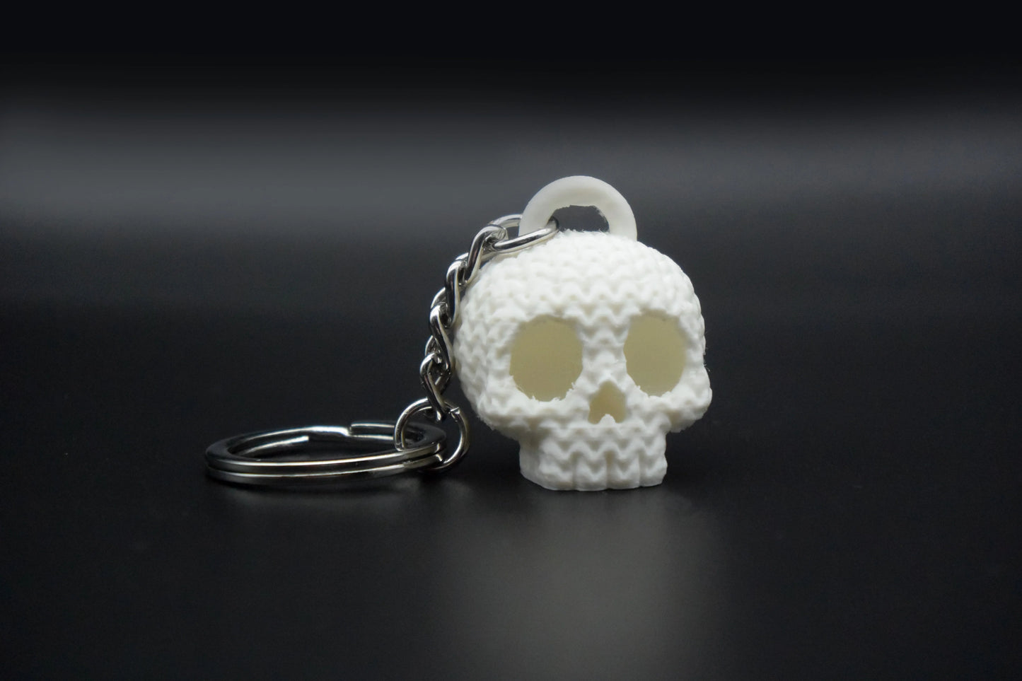 Pletená halloweenska lebka kľúčenka