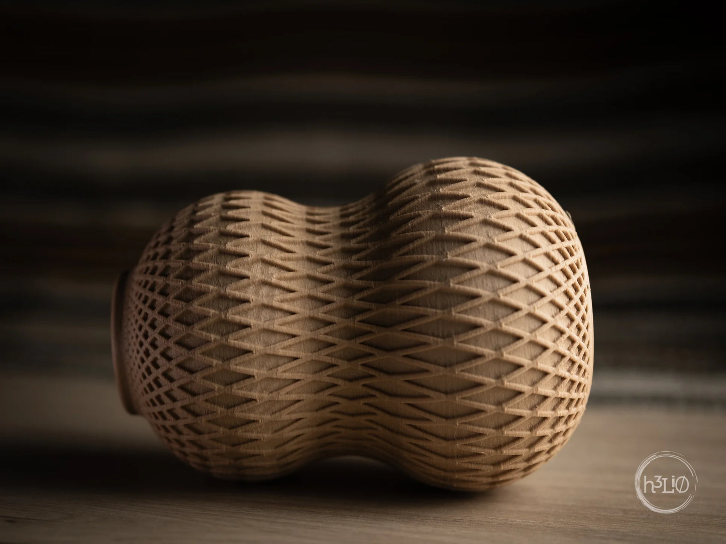 facet · vase